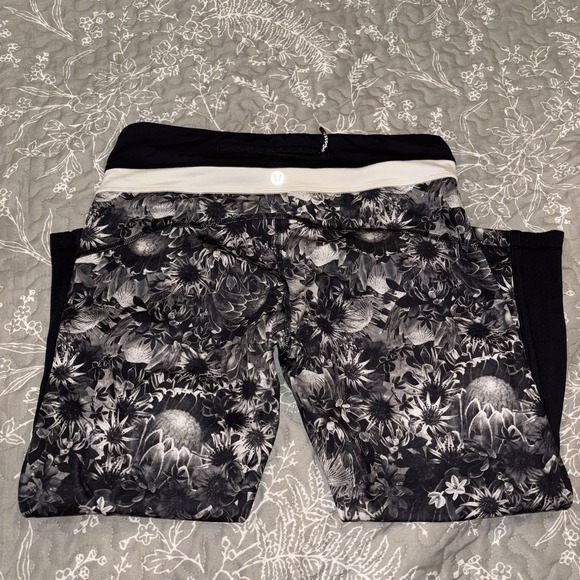 Lululemon Black White Sunflower Crop Leggings Size 6 - Picture 1 of 8